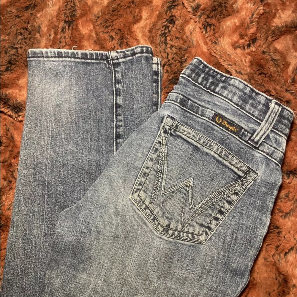 Women’s wranglers size 27